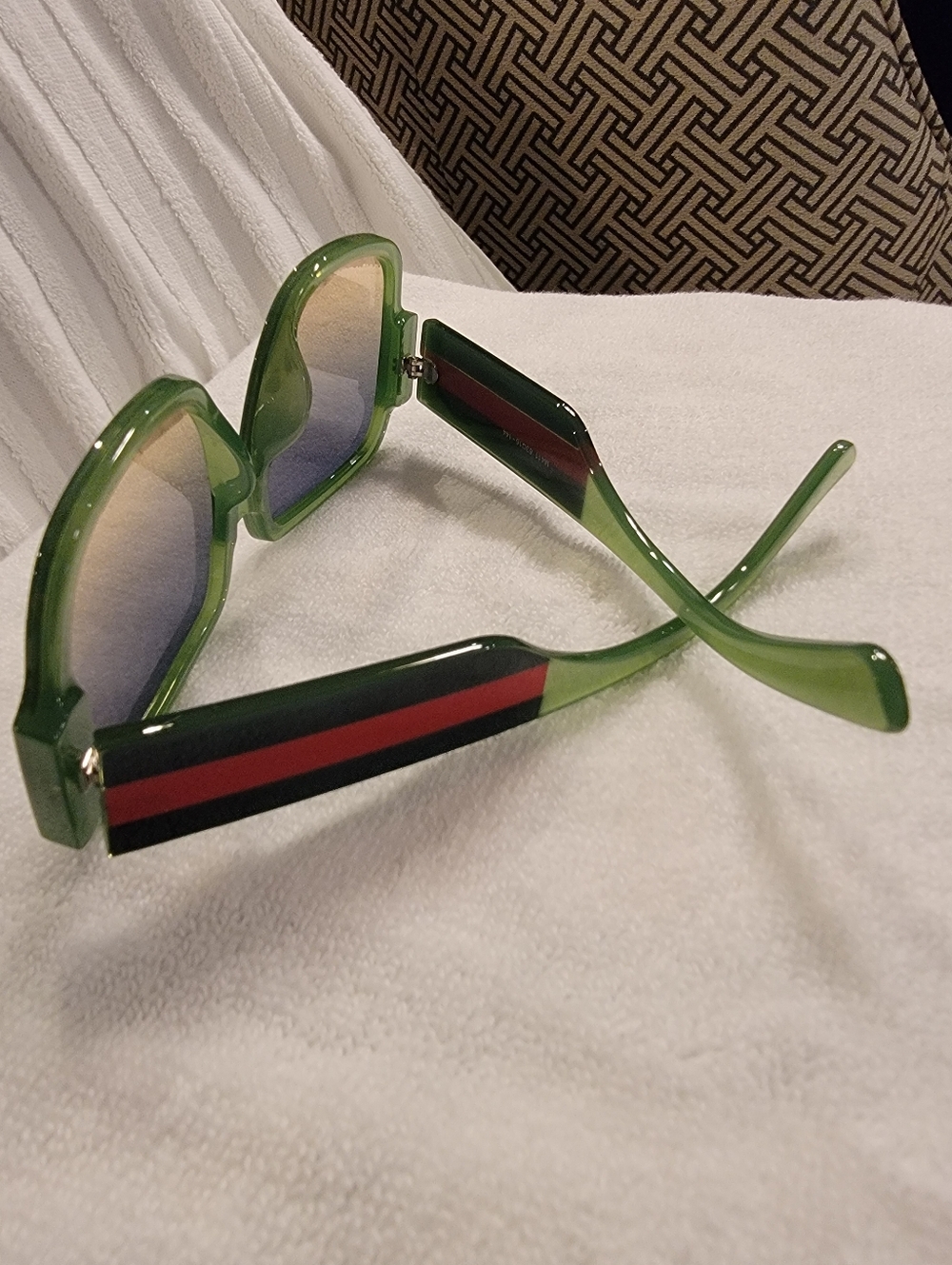 Green Women's Fashion Sunglasses with Red-Black Stripe Temples